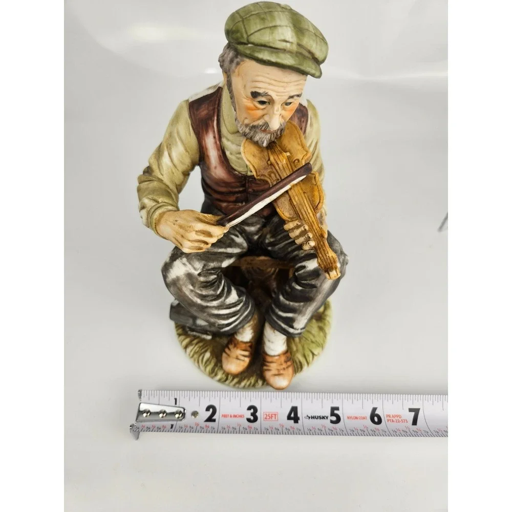 Vintage Violin Player Figurine Seated‎ Musician Rustic Village Scene